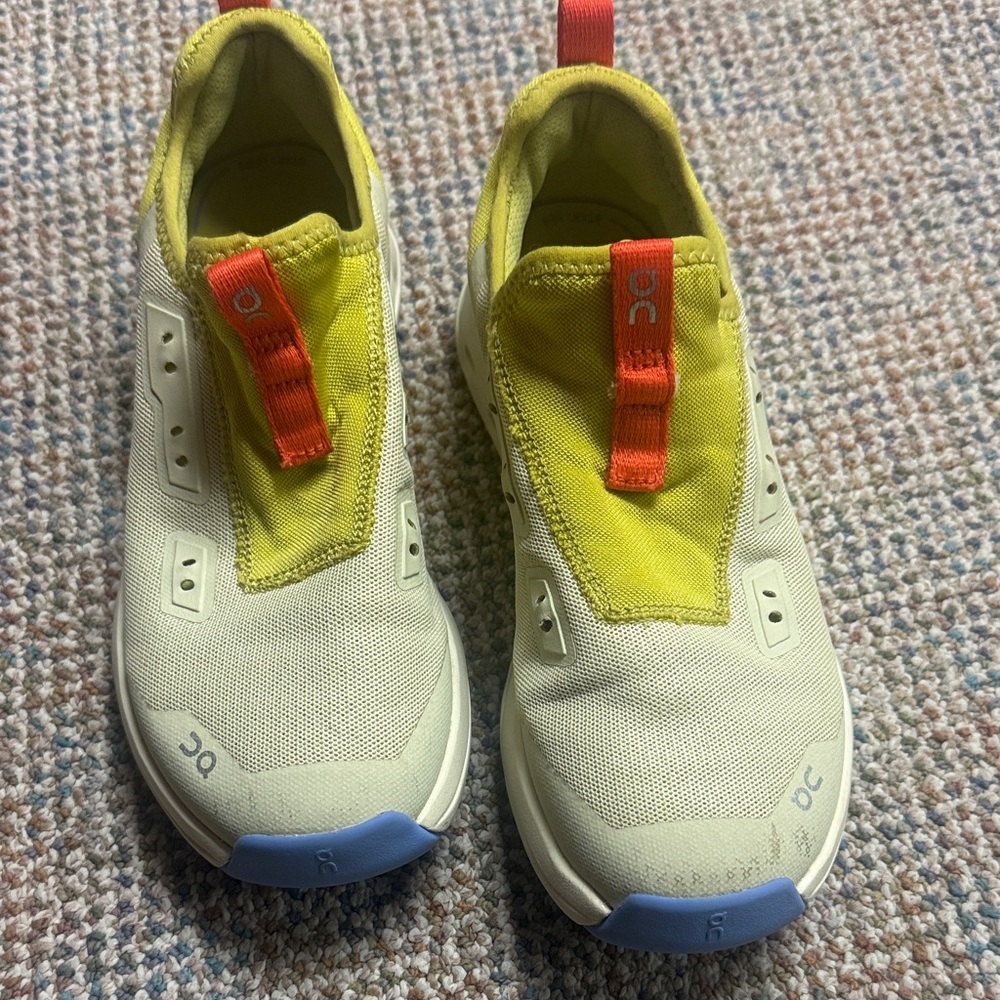 On clouds cloudleap tennis shoes